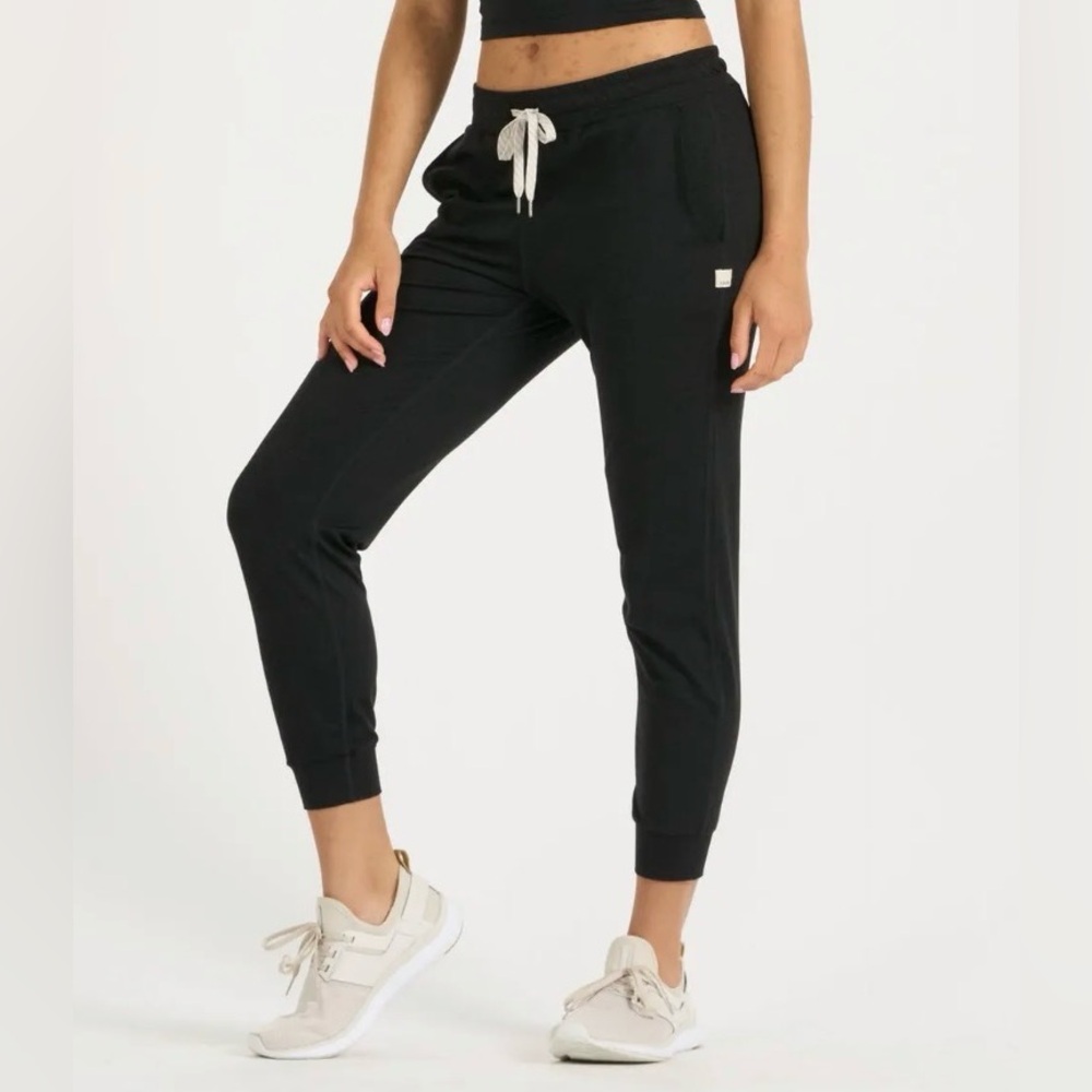 Women’s Vuori Performance DreamKnit Joggers in Black Heather